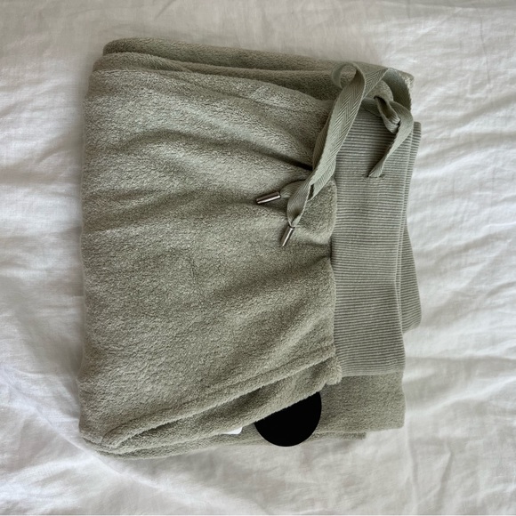 Amuse Society | Kick Slicker Knit Pant Sage Green - Picture 5 of 6